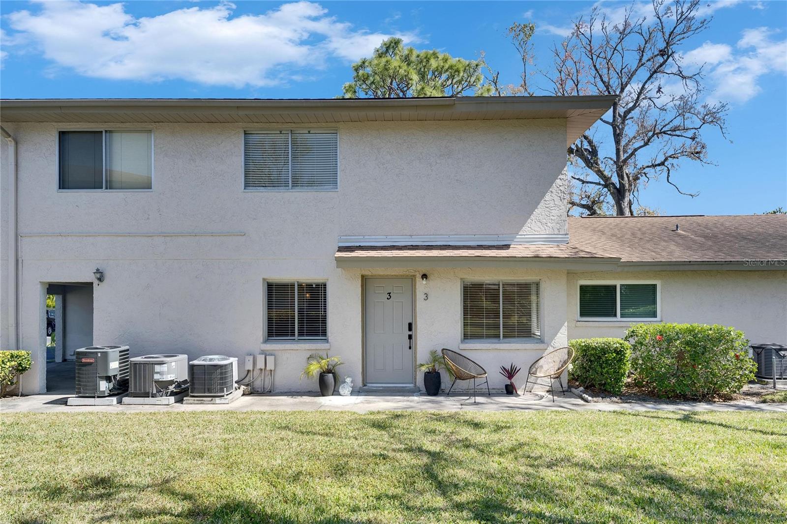 Image 3 of 31 For 1828 Bough Avenue 3