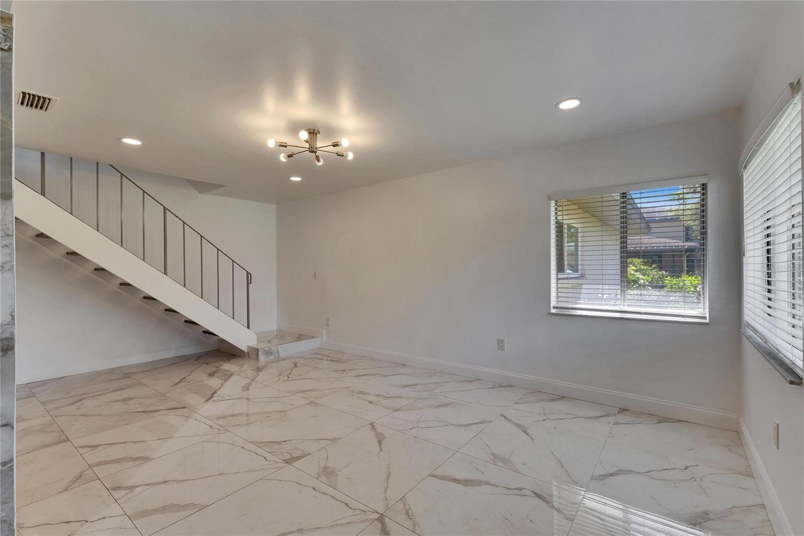 Image 6 of 31 For 1828 Bough Avenue 3