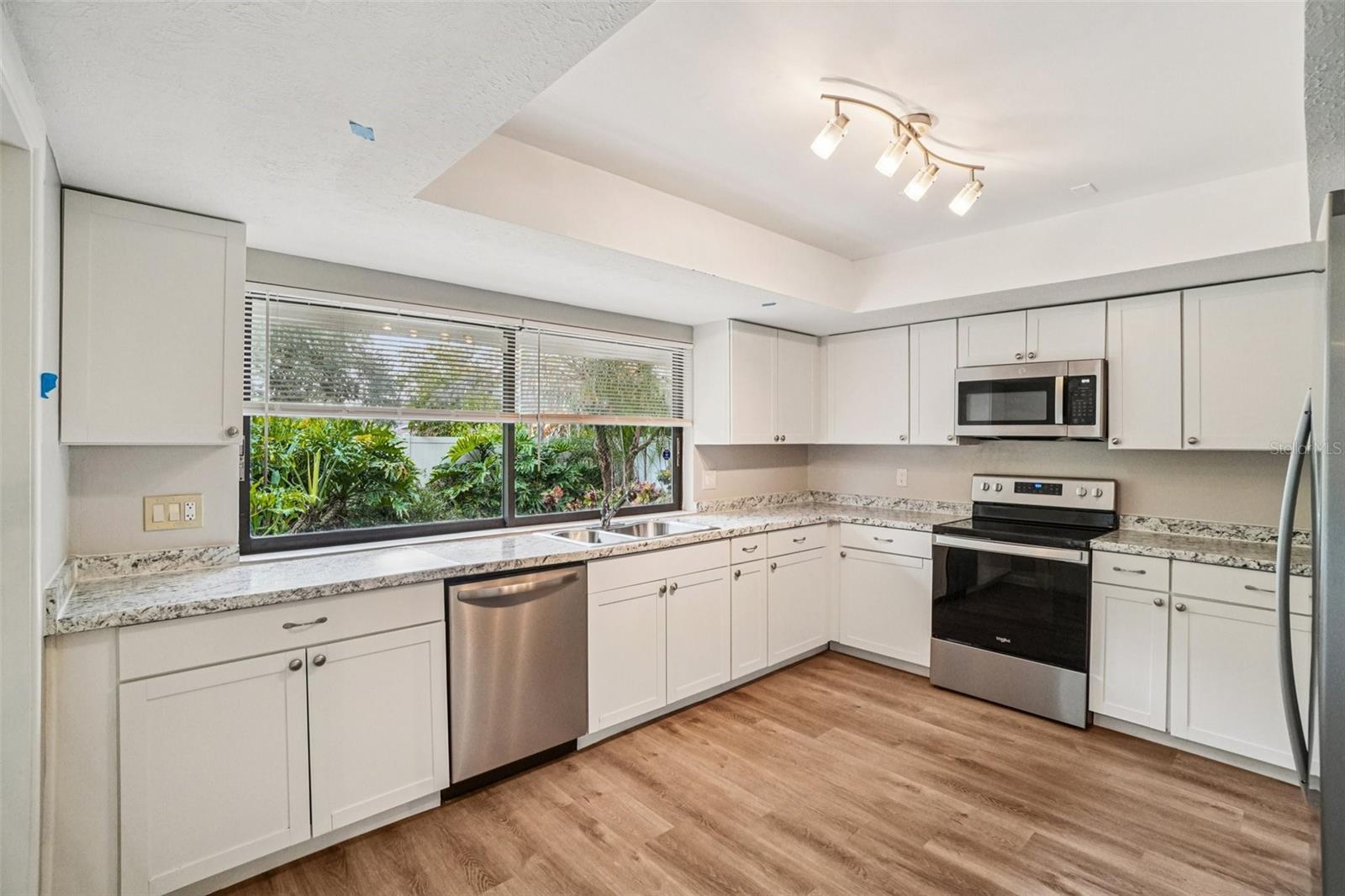 Listing photo id 12 for 4218 Water Oaks Lane