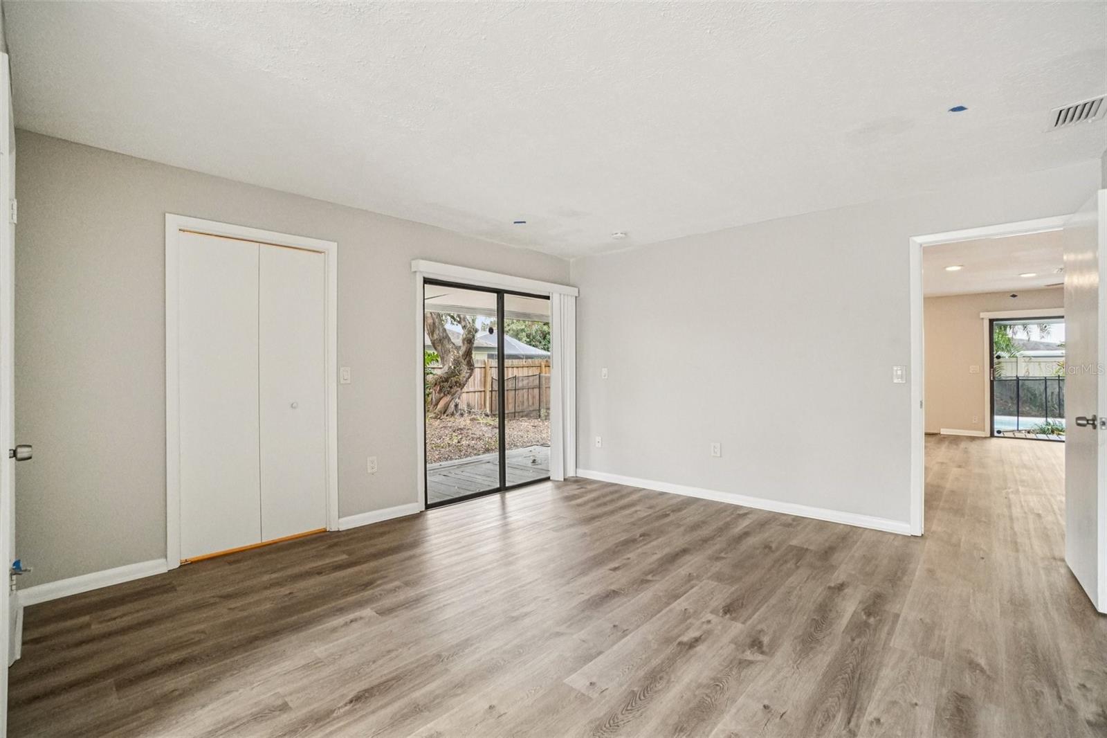 Listing photo id 15 for 4218 Water Oaks Lane