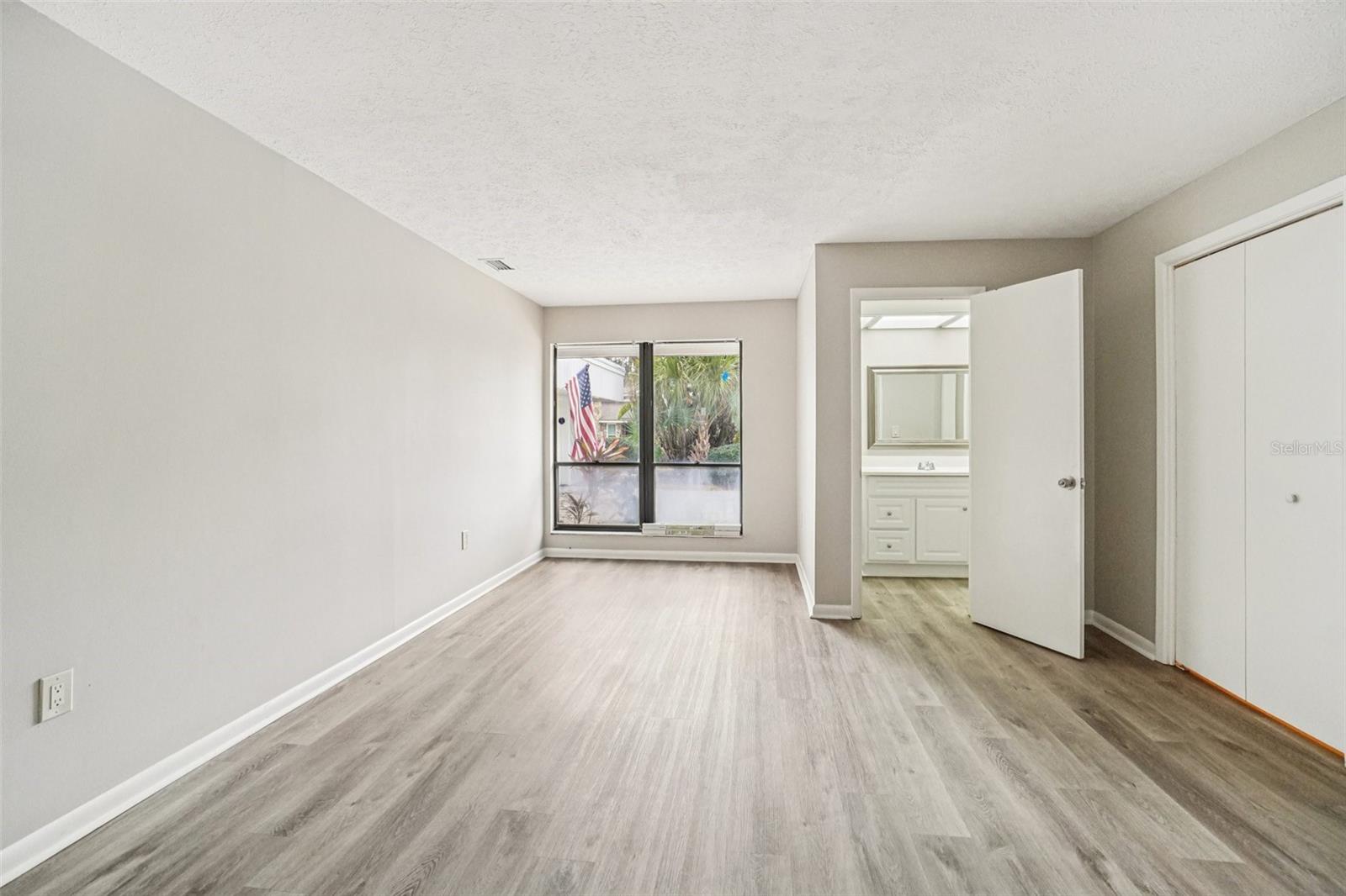 Listing photo id 16 for 4218 Water Oaks Lane