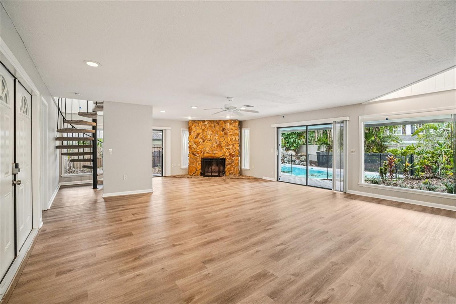 Listing photo id 4 for 4218 Water Oaks Lane