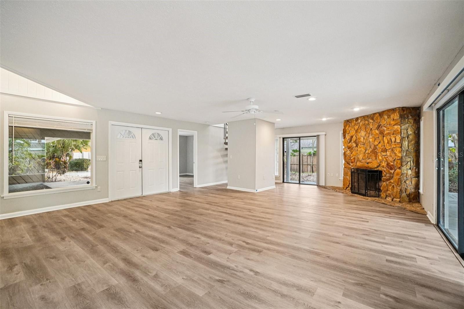 Listing photo id 5 for 4218 Water Oaks Lane