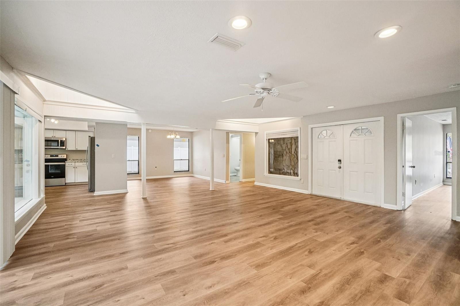 Listing photo id 6 for 4218 Water Oaks Lane