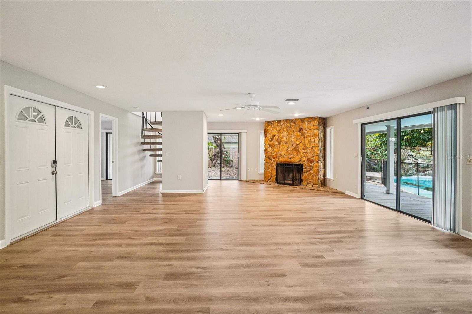 Listing photo id 7 for 4218 Water Oaks Lane