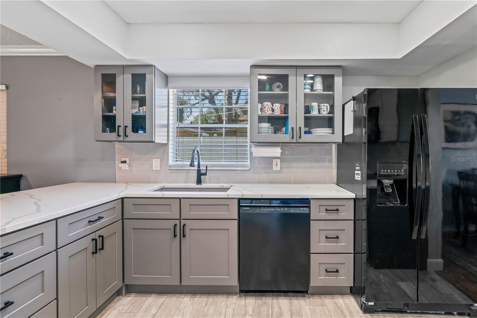 Listing photo id 8 for 4118 Obispo Street