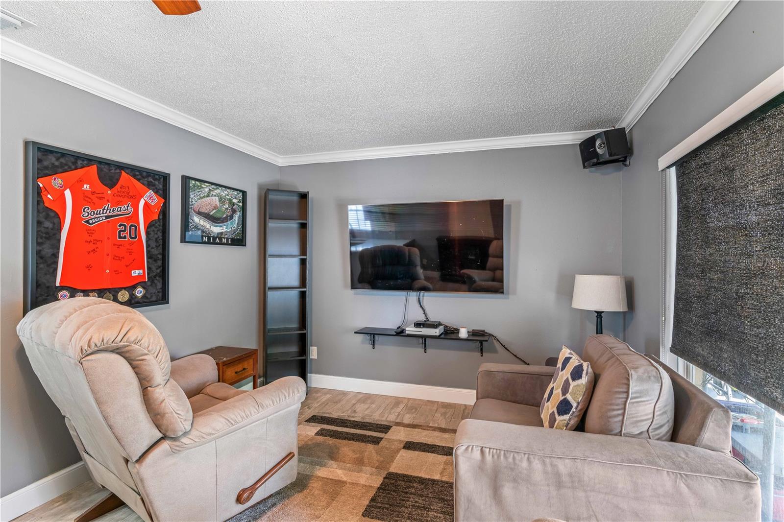 Listing photo id 11 for 4118 Obispo Street