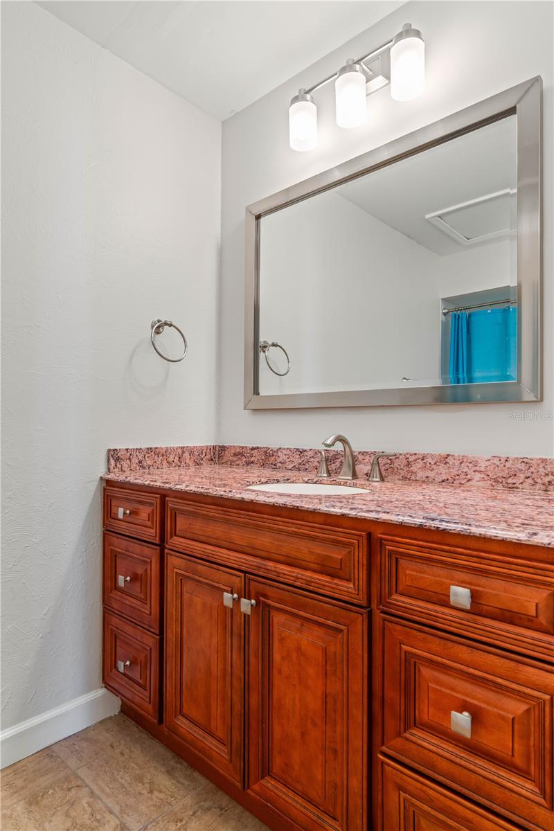 Listing photo id 15 for 4118 Obispo Street