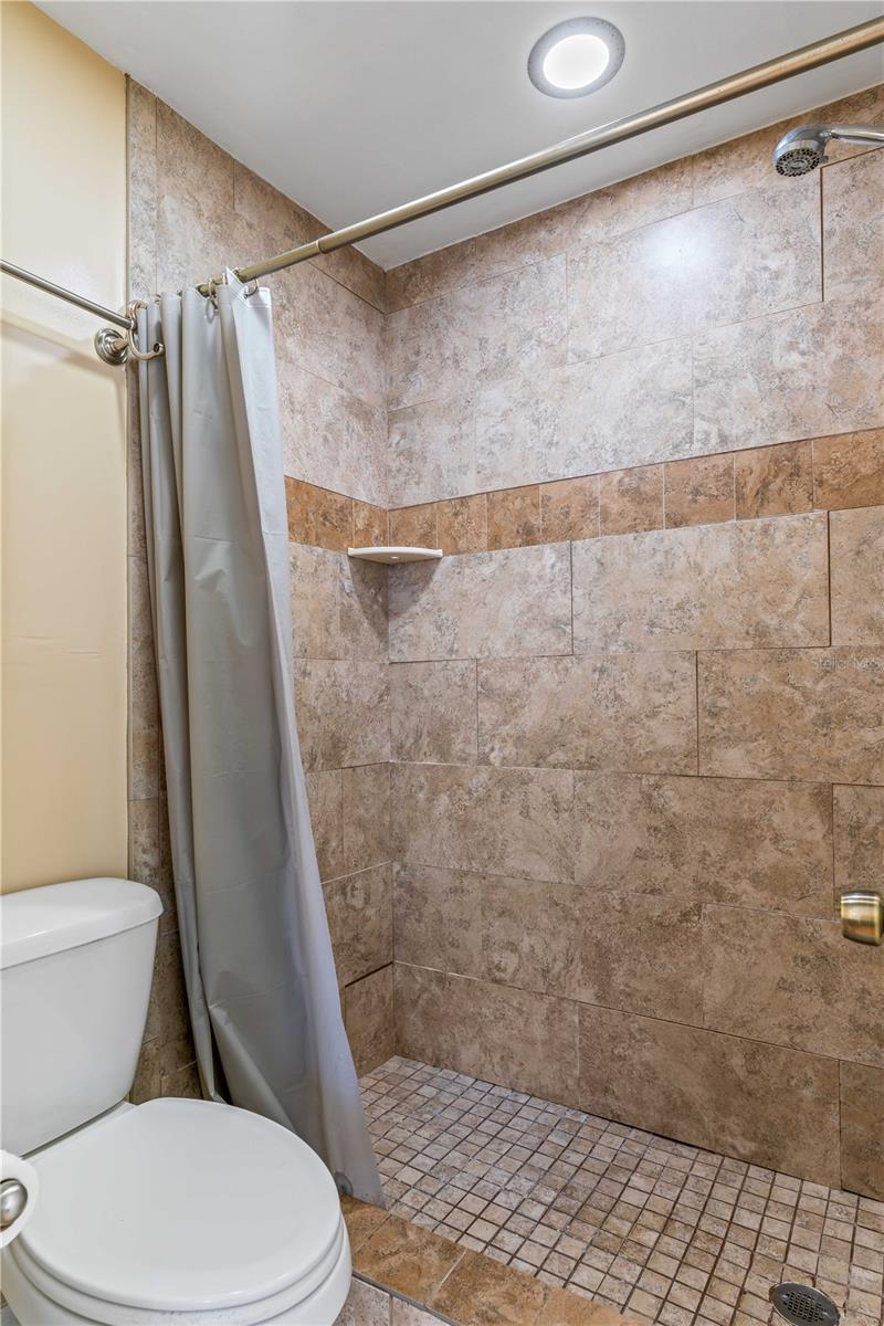 Listing photo id 16 for 4118 Obispo Street