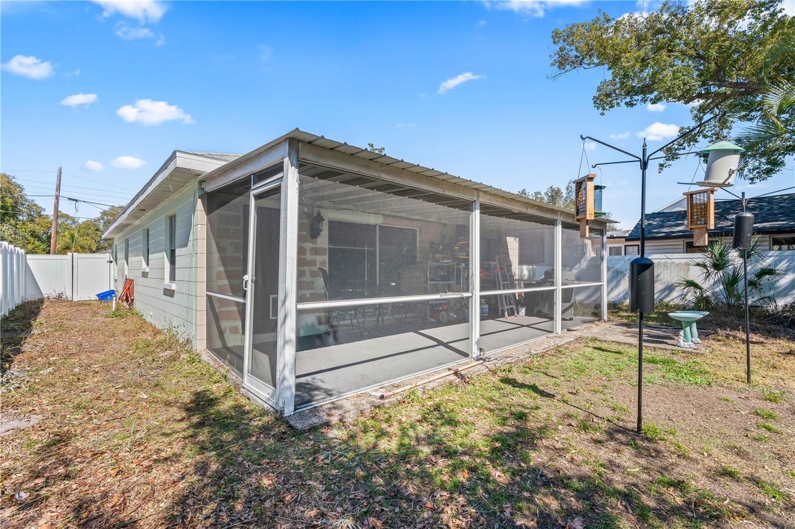 Listing photo id 20 for 4118 Obispo Street