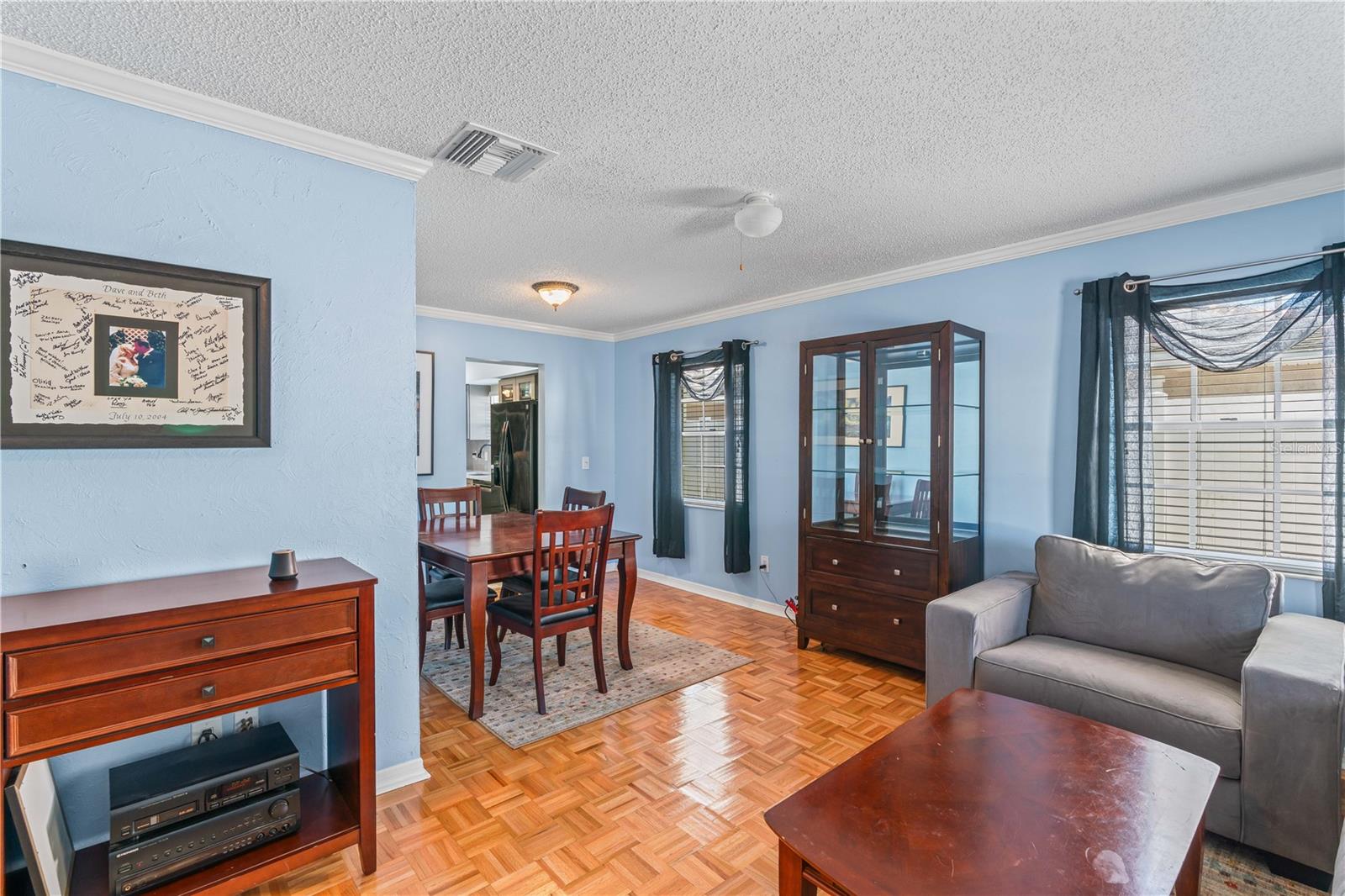 Listing photo id 4 for 4118 Obispo Street