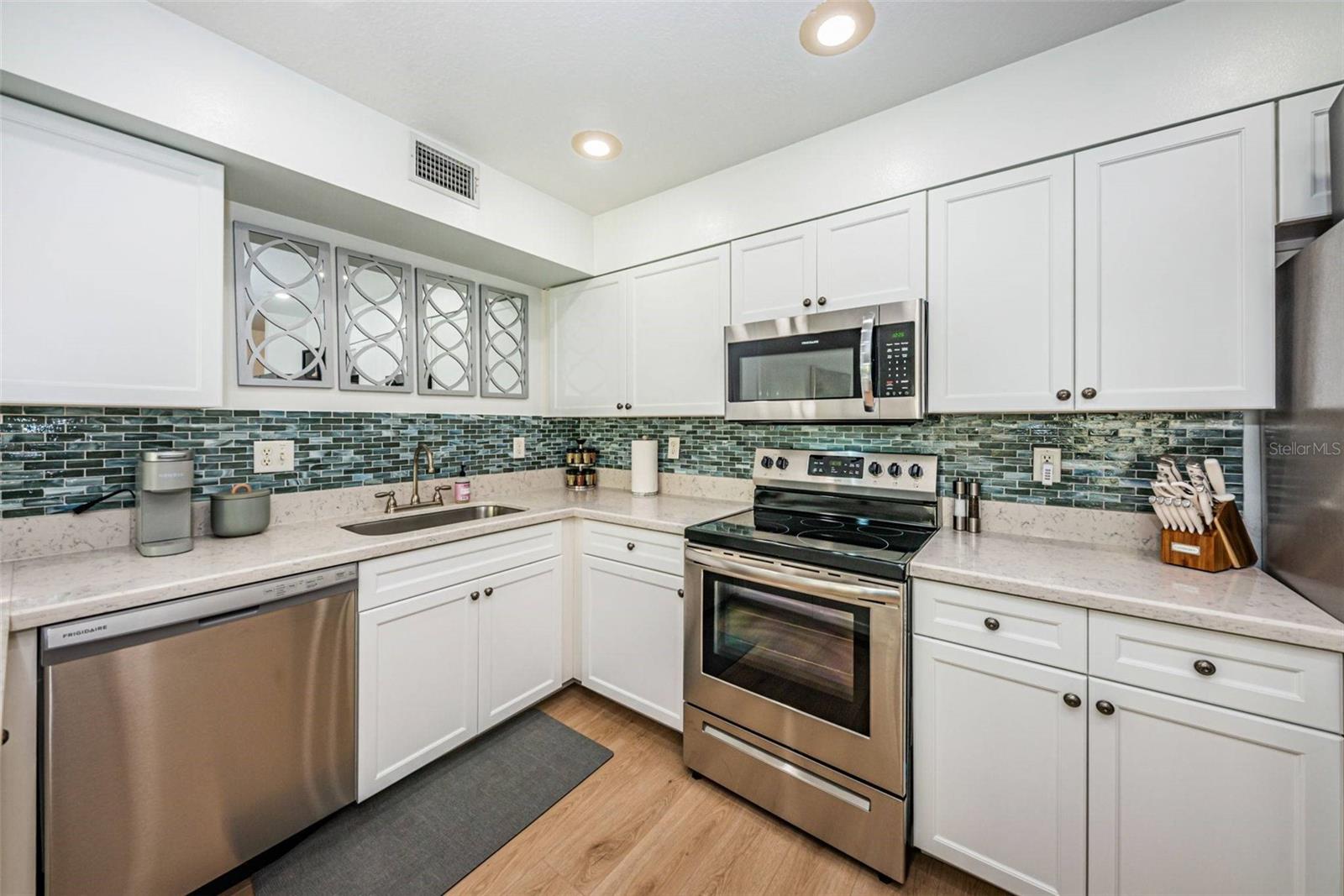 Image 10 of 31 For 1412 Gulf Boulevard 102a