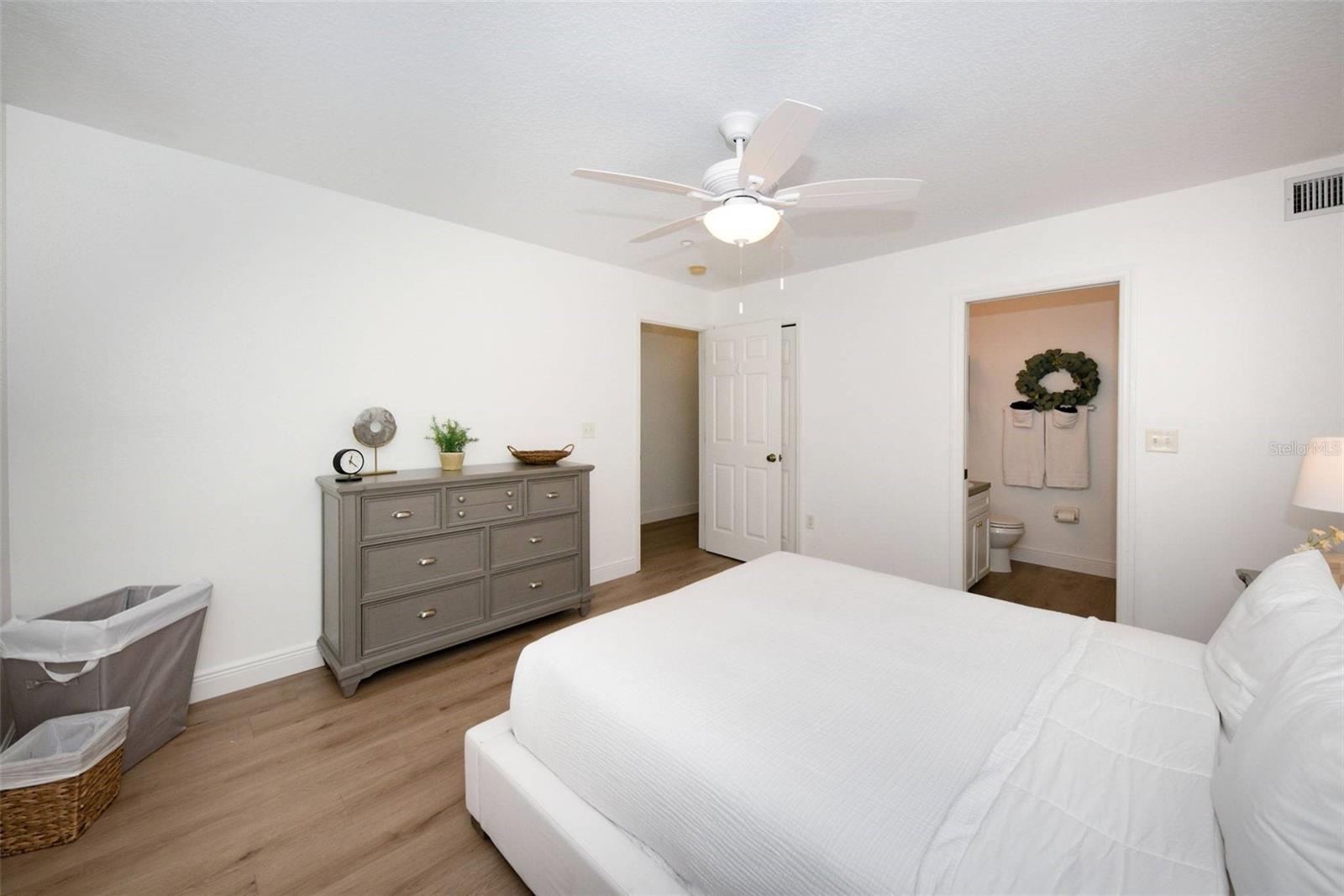 Image 16 of 31 For 1412 Gulf Boulevard 102a