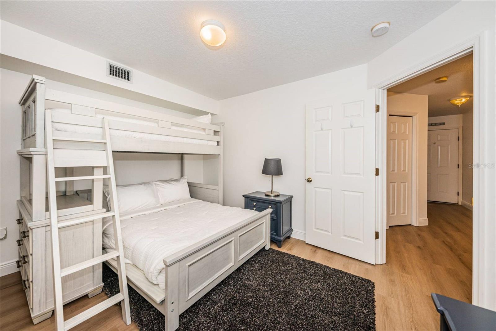 Image 19 of 31 For 1412 Gulf Boulevard 102a