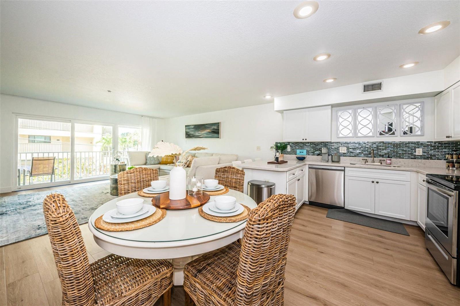 Image 8 of 31 For 1412 Gulf Boulevard 102a