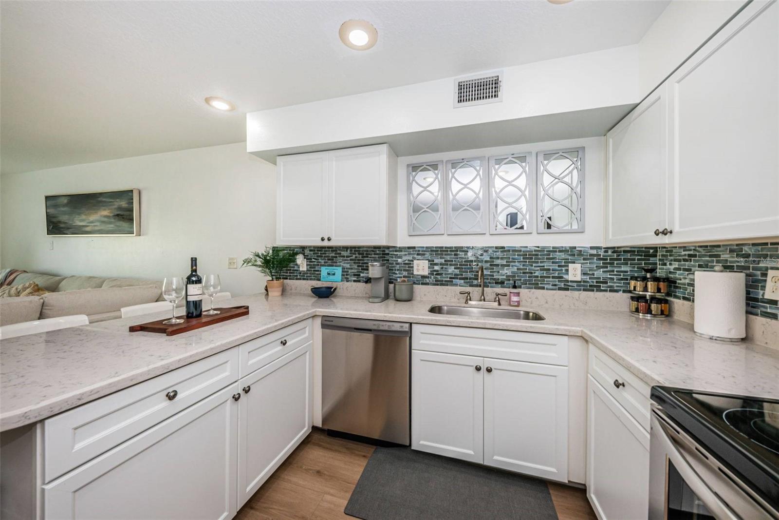 Image 9 of 31 For 1412 Gulf Boulevard 102a