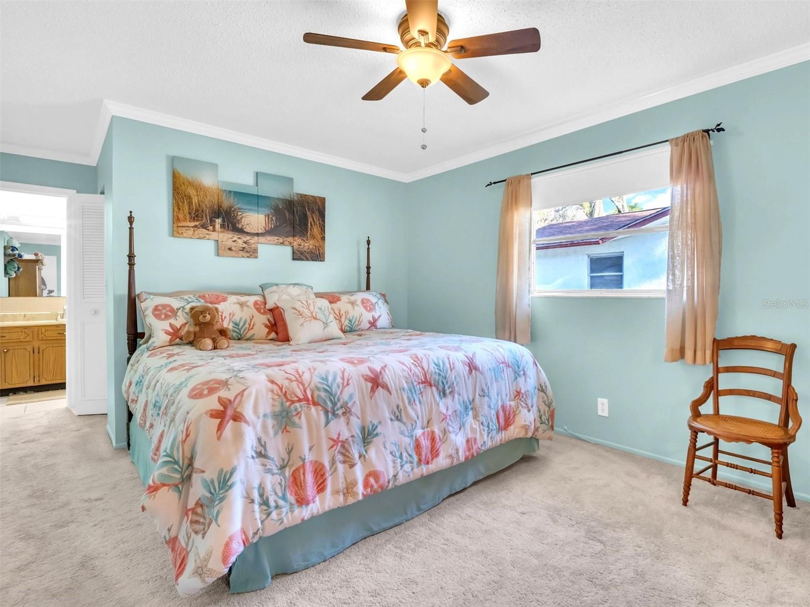 Listing photo id 8 for 811 Helmsman Way