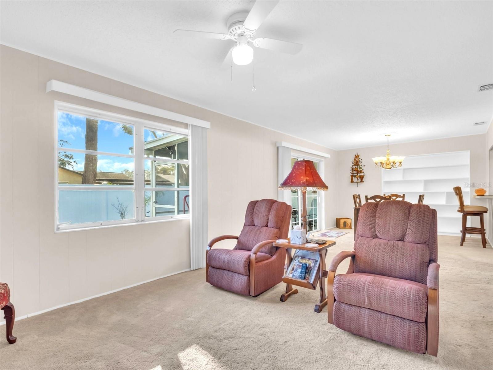 Listing photo id 10 for 811 Helmsman Way