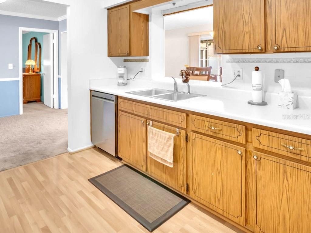 Listing photo id 11 for 811 Helmsman Way