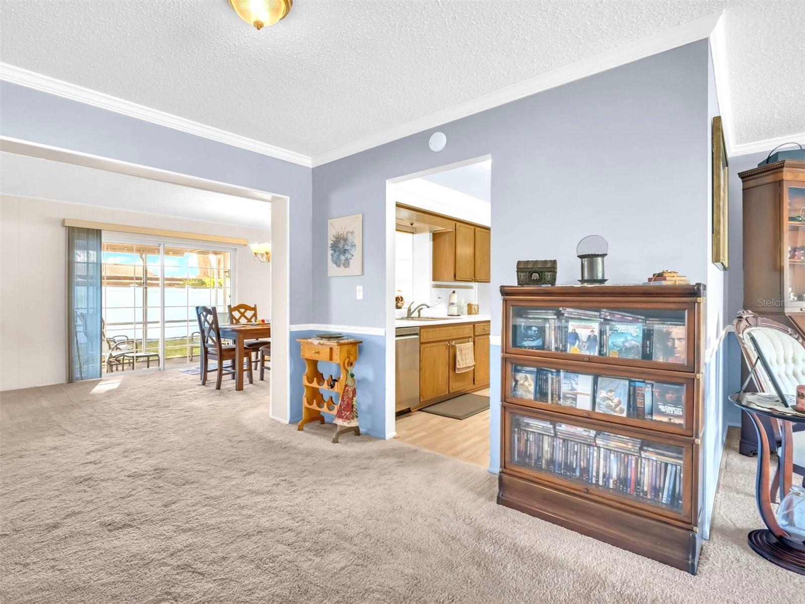 Listing photo id 14 for 811 Helmsman Way