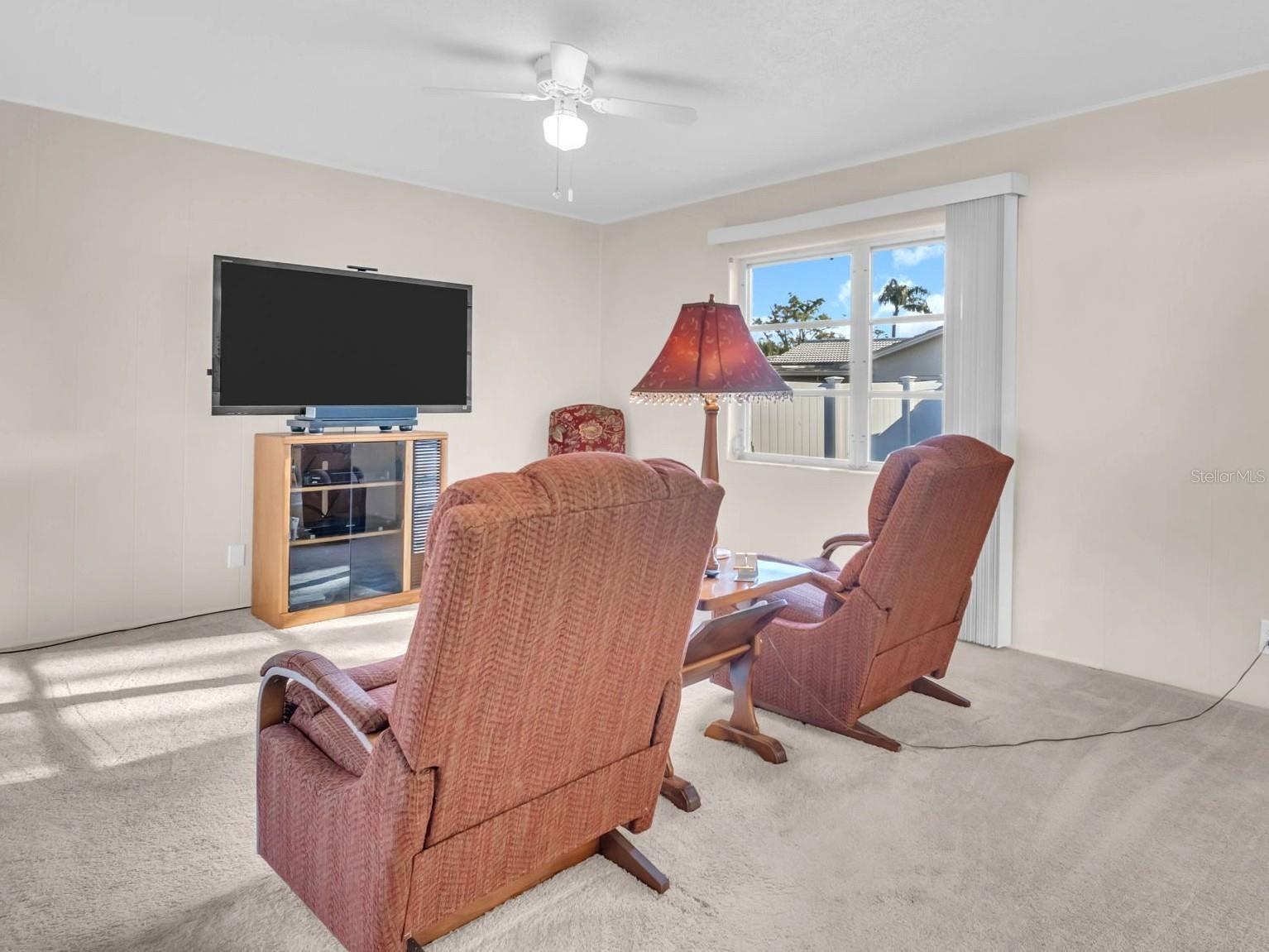 Listing photo id 16 for 811 Helmsman Way