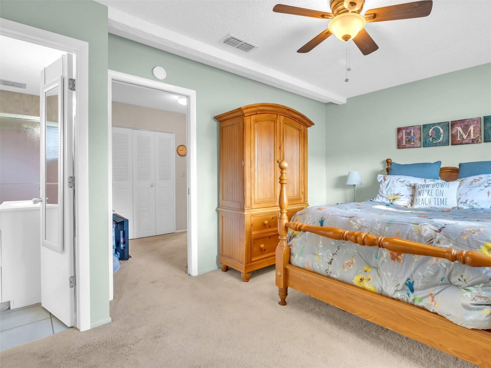 Listing photo id 22 for 811 Helmsman Way