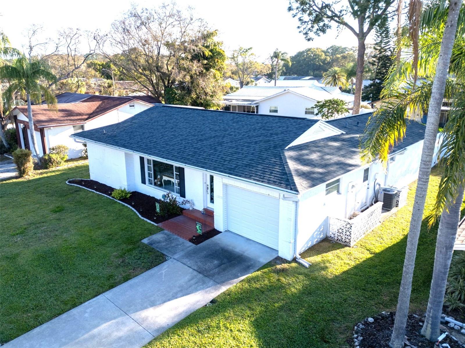 Listing photo id 1 for 811 Helmsman Way