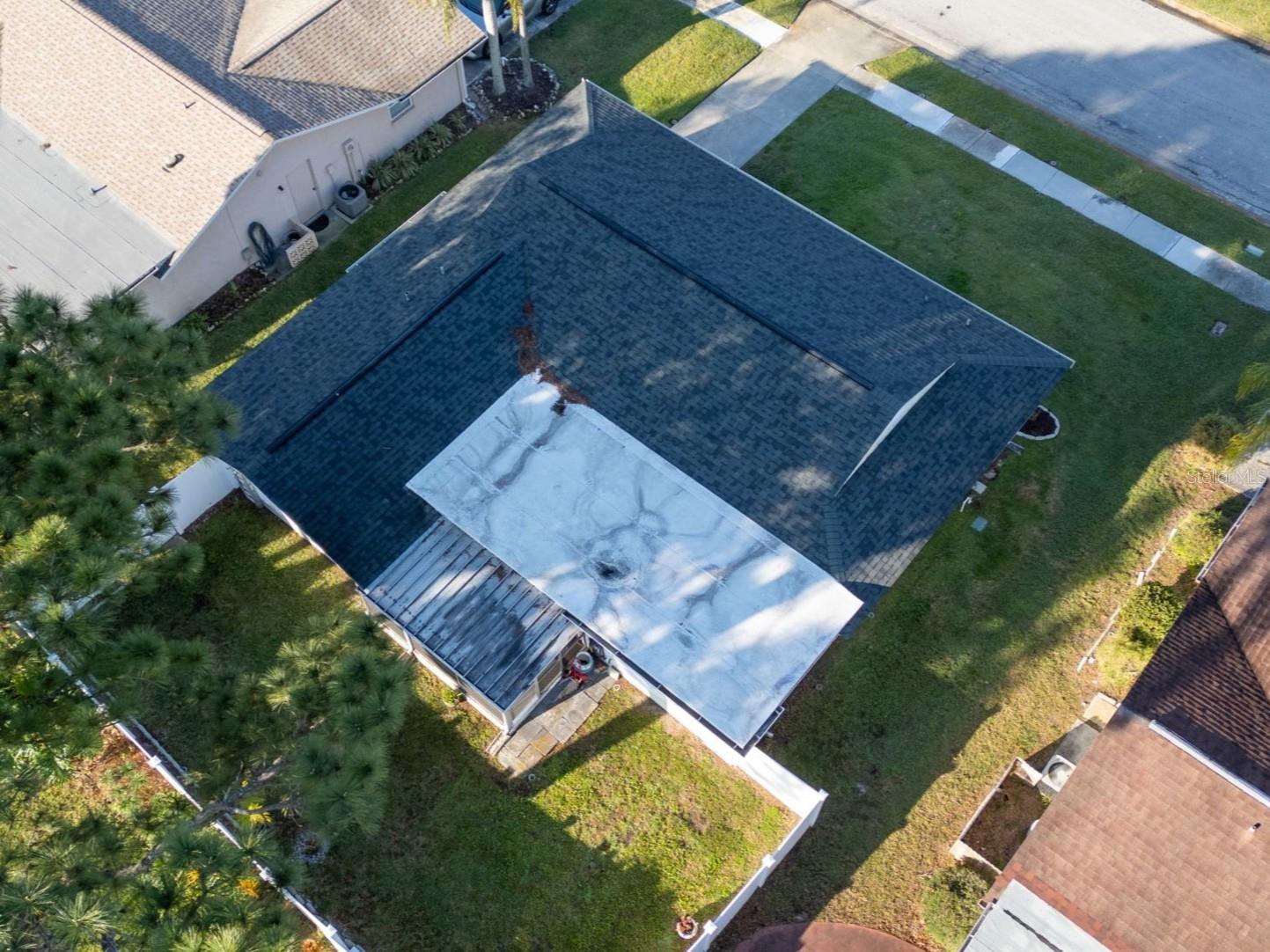 Listing photo id 32 for 811 Helmsman Way