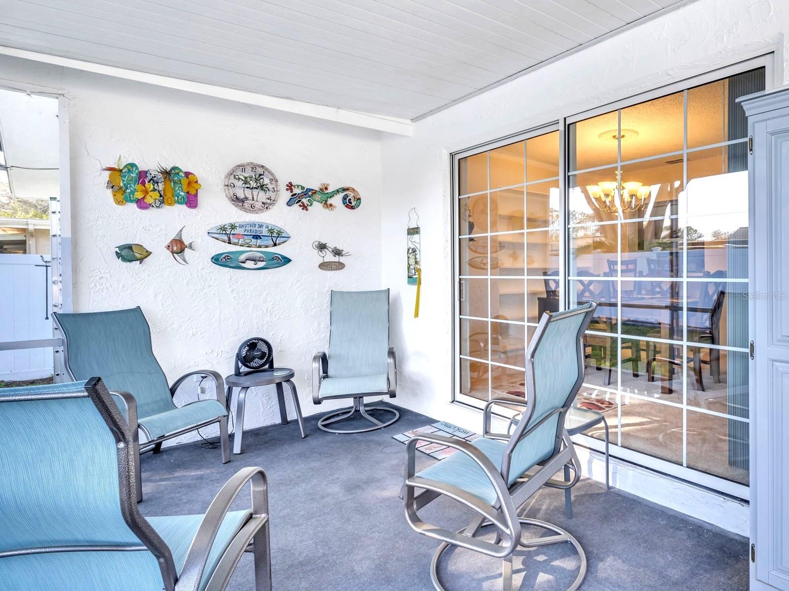 Listing photo id 2 for 811 Helmsman Way