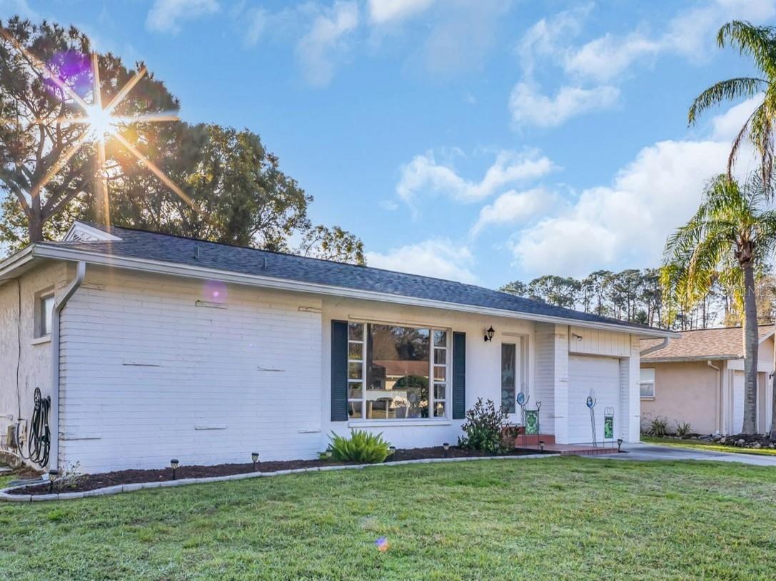 Listing photo id 38 for 811 Helmsman Way