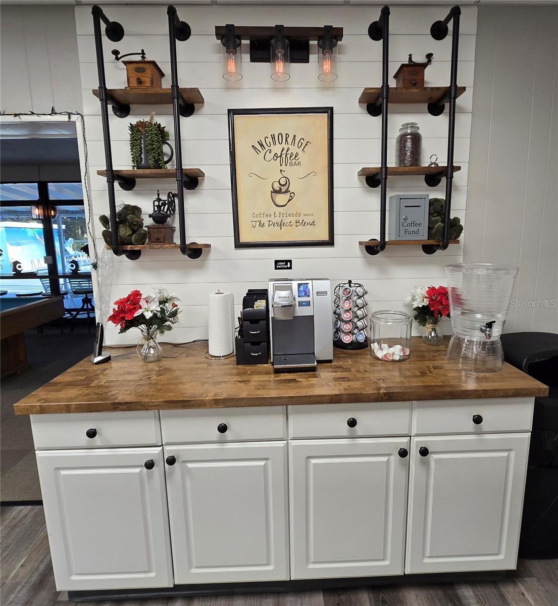 Listing photo id 43 for 811 Helmsman Way