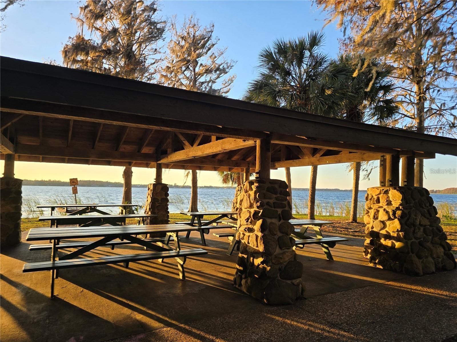 Listing photo id 52 for 811 Helmsman Way