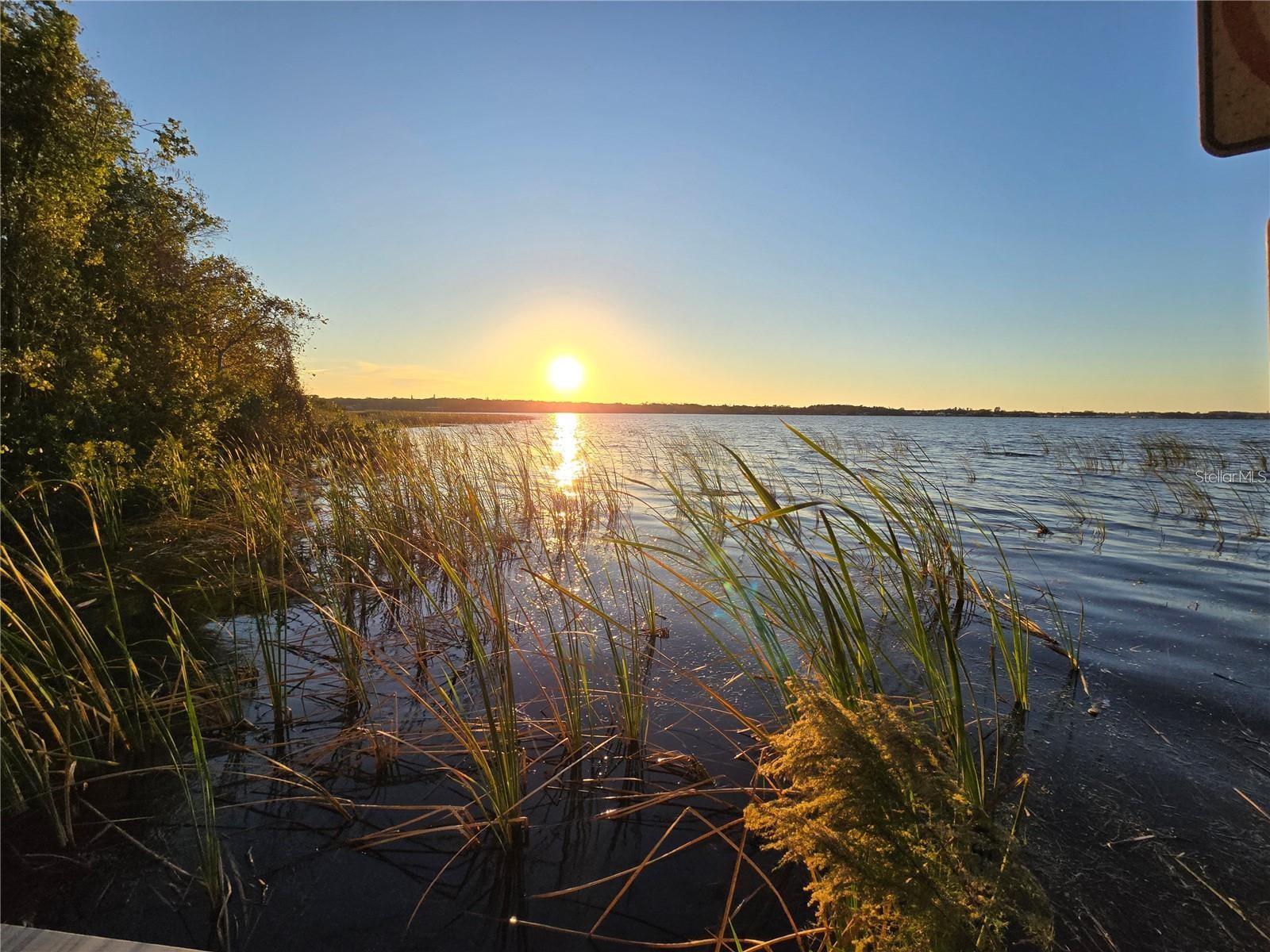 Listing photo id 53 for 811 Helmsman Way