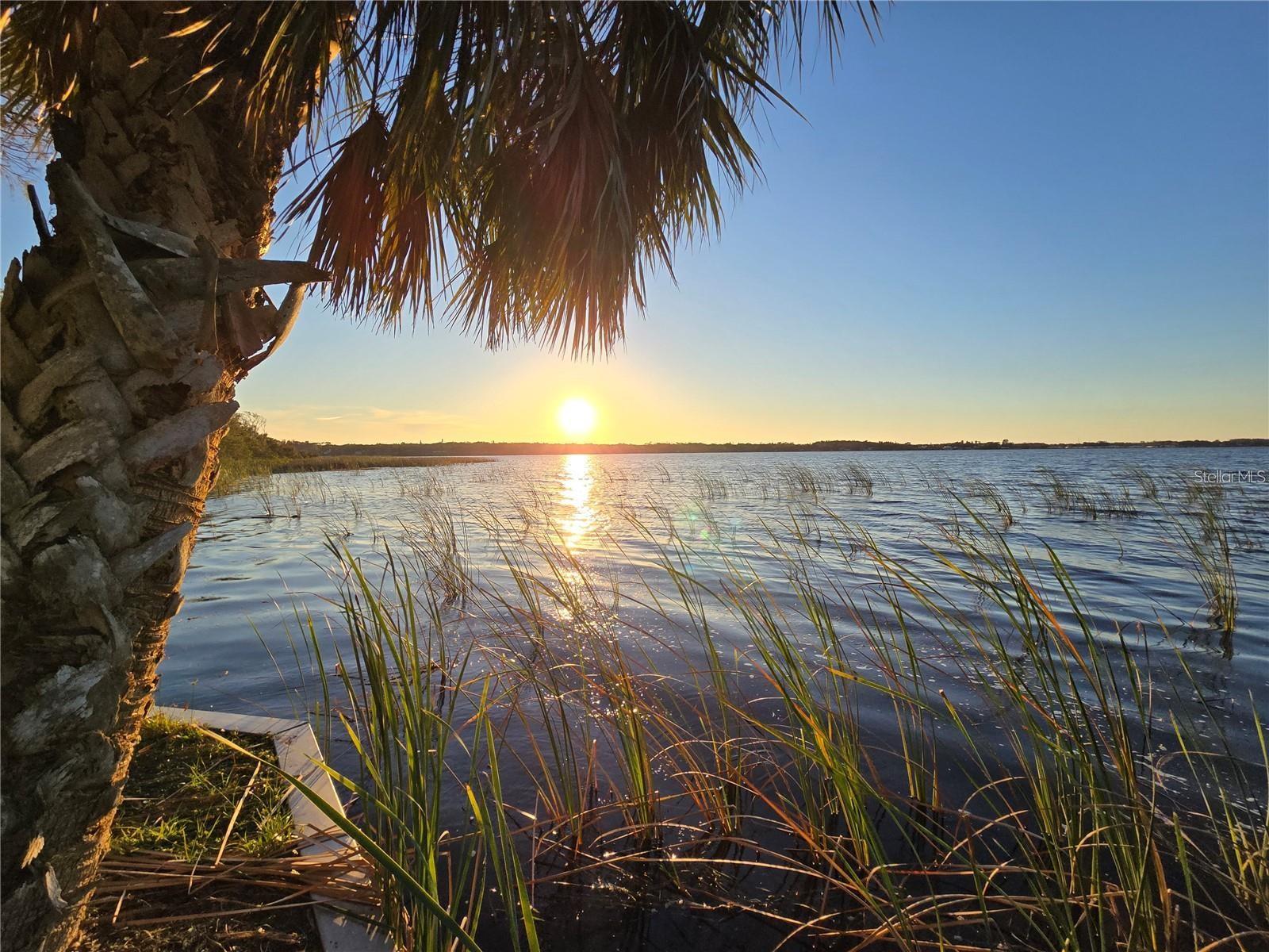 Listing photo id 54 for 811 Helmsman Way