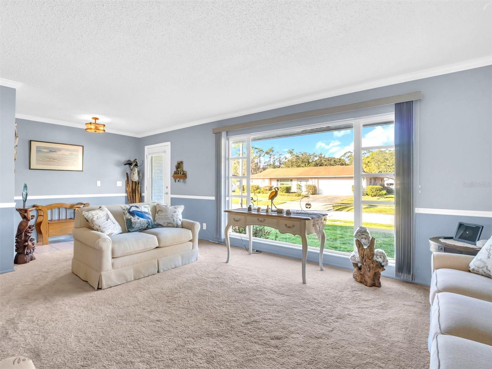 Listing photo id 4 for 811 Helmsman Way