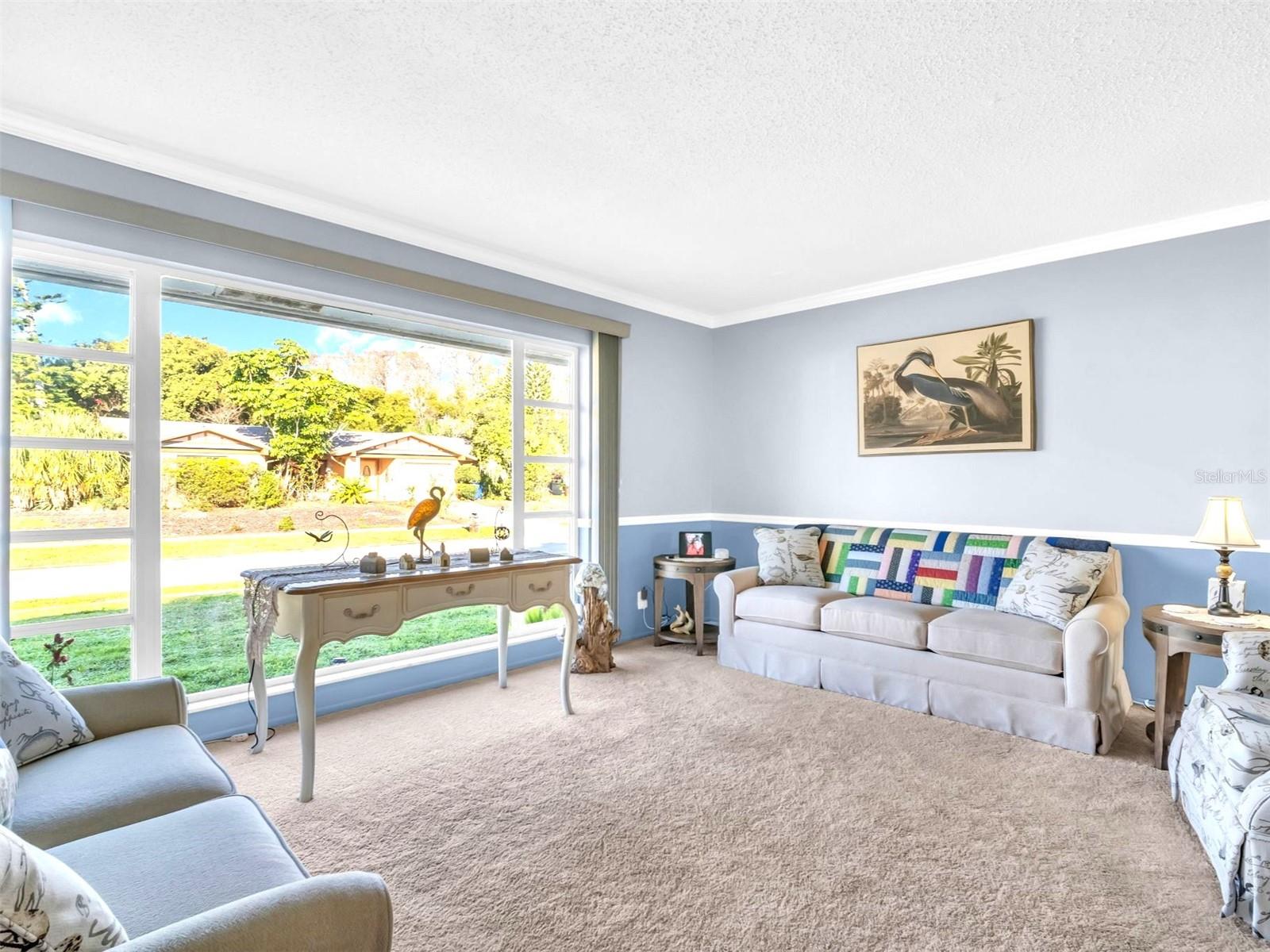 Listing photo id 5 for 811 Helmsman Way