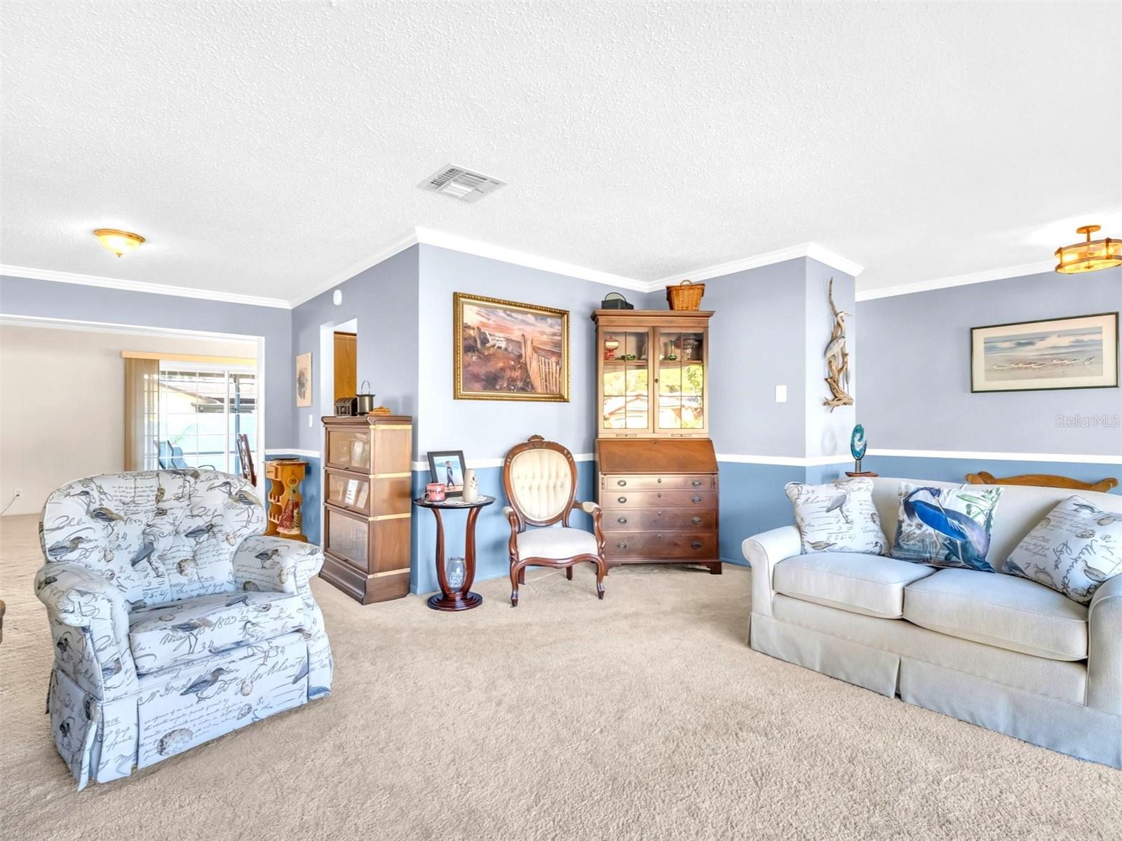 Listing photo id 6 for 811 Helmsman Way