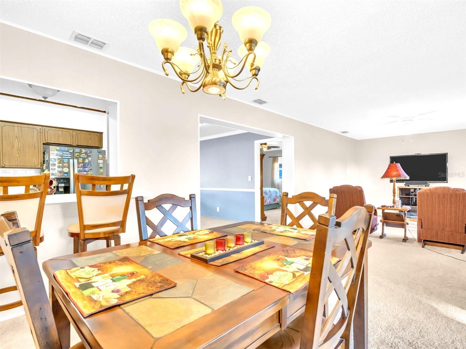 Listing photo id 7 for 811 Helmsman Way