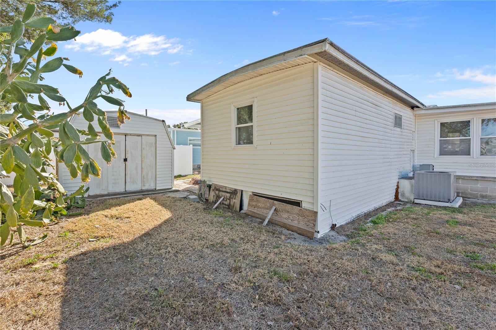 Image 19 of 57 For 37229 Sandra Avenue