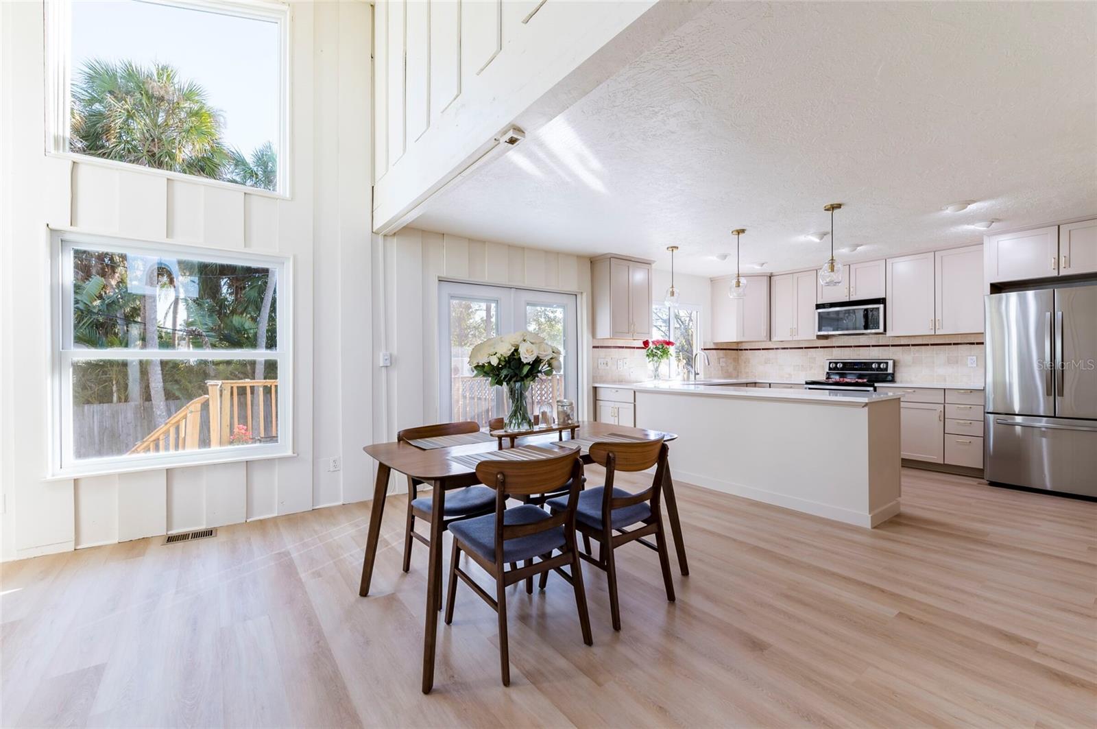 Listing photo id 8 for 1870 Nebraska Avenue Ne