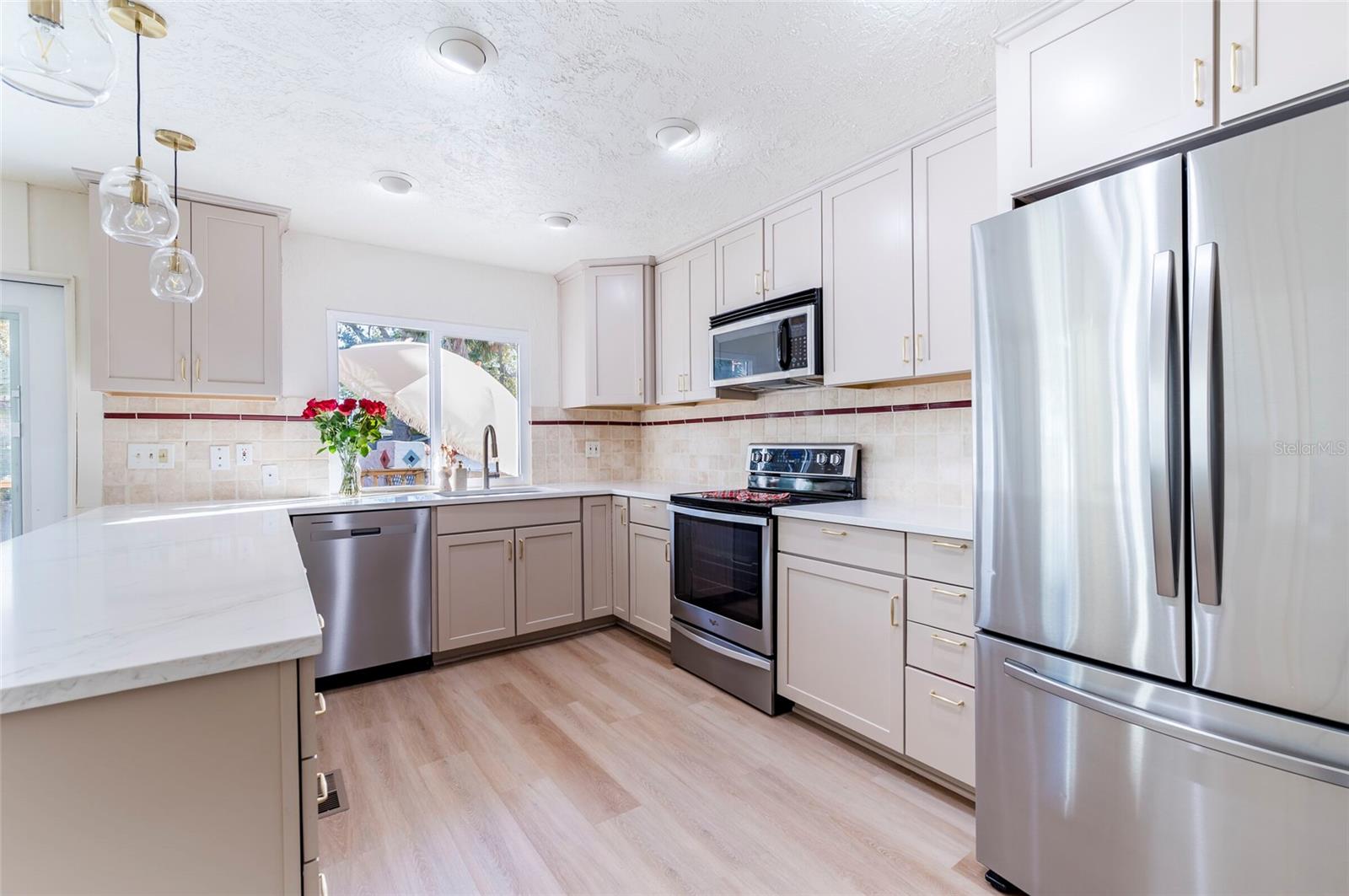 Listing photo id 10 for 1870 Nebraska Avenue Ne