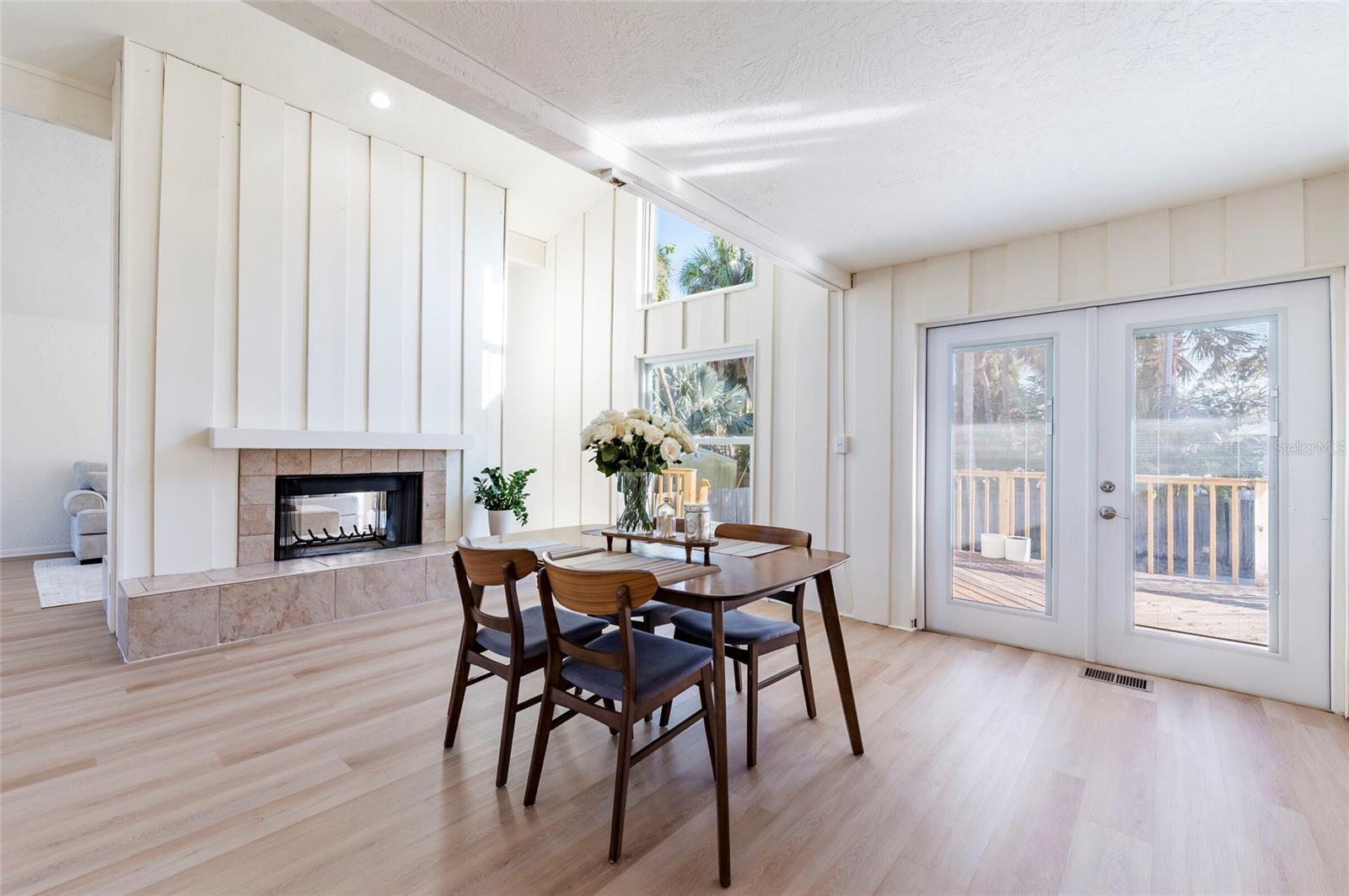 Listing photo id 13 for 1870 Nebraska Avenue Ne