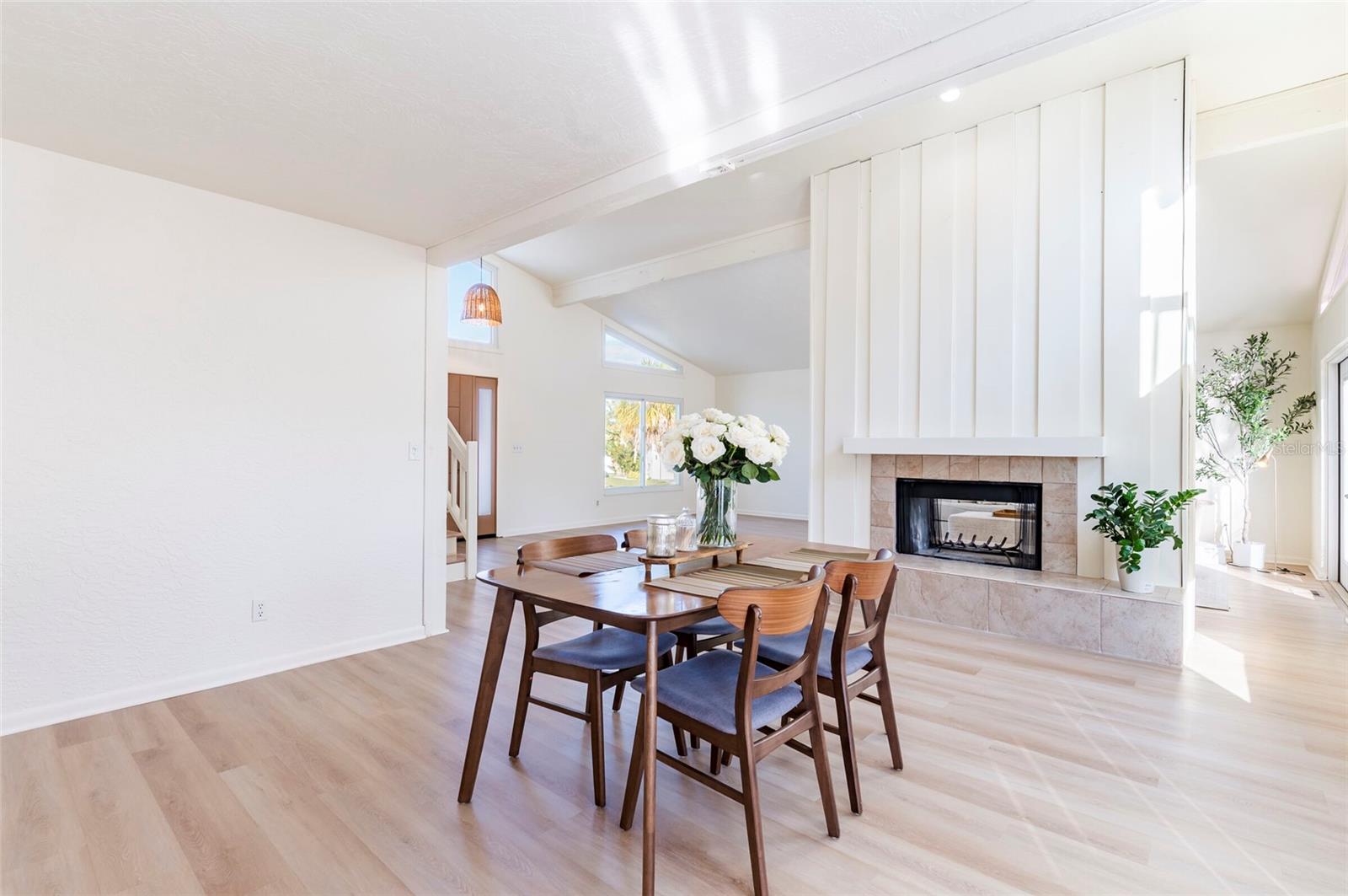 Listing photo id 14 for 1870 Nebraska Avenue Ne