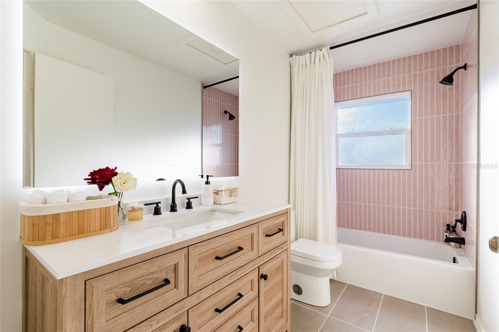 Listing photo id 26 for 1870 Nebraska Avenue Ne