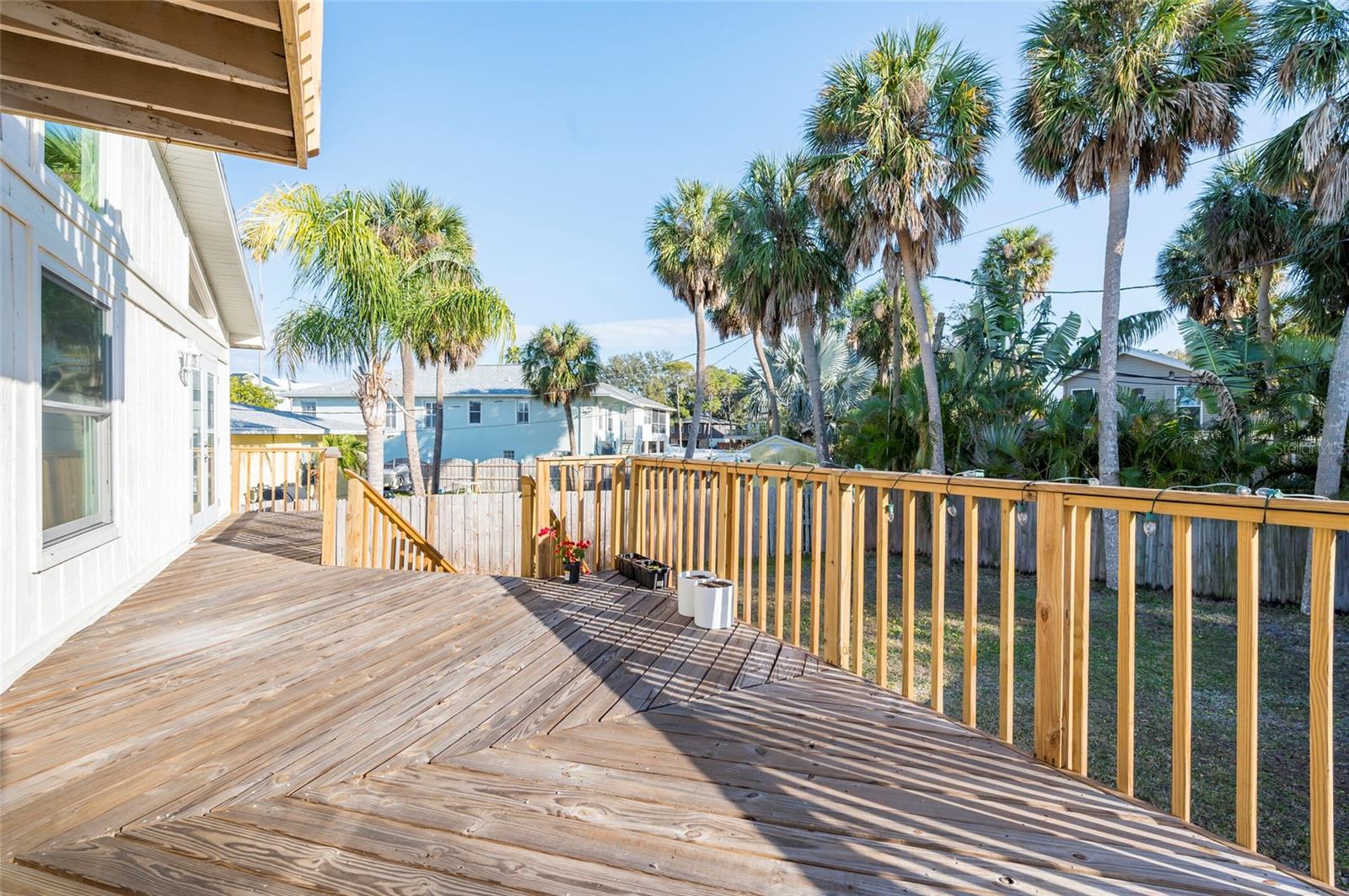 Listing photo id 27 for 1870 Nebraska Avenue Ne