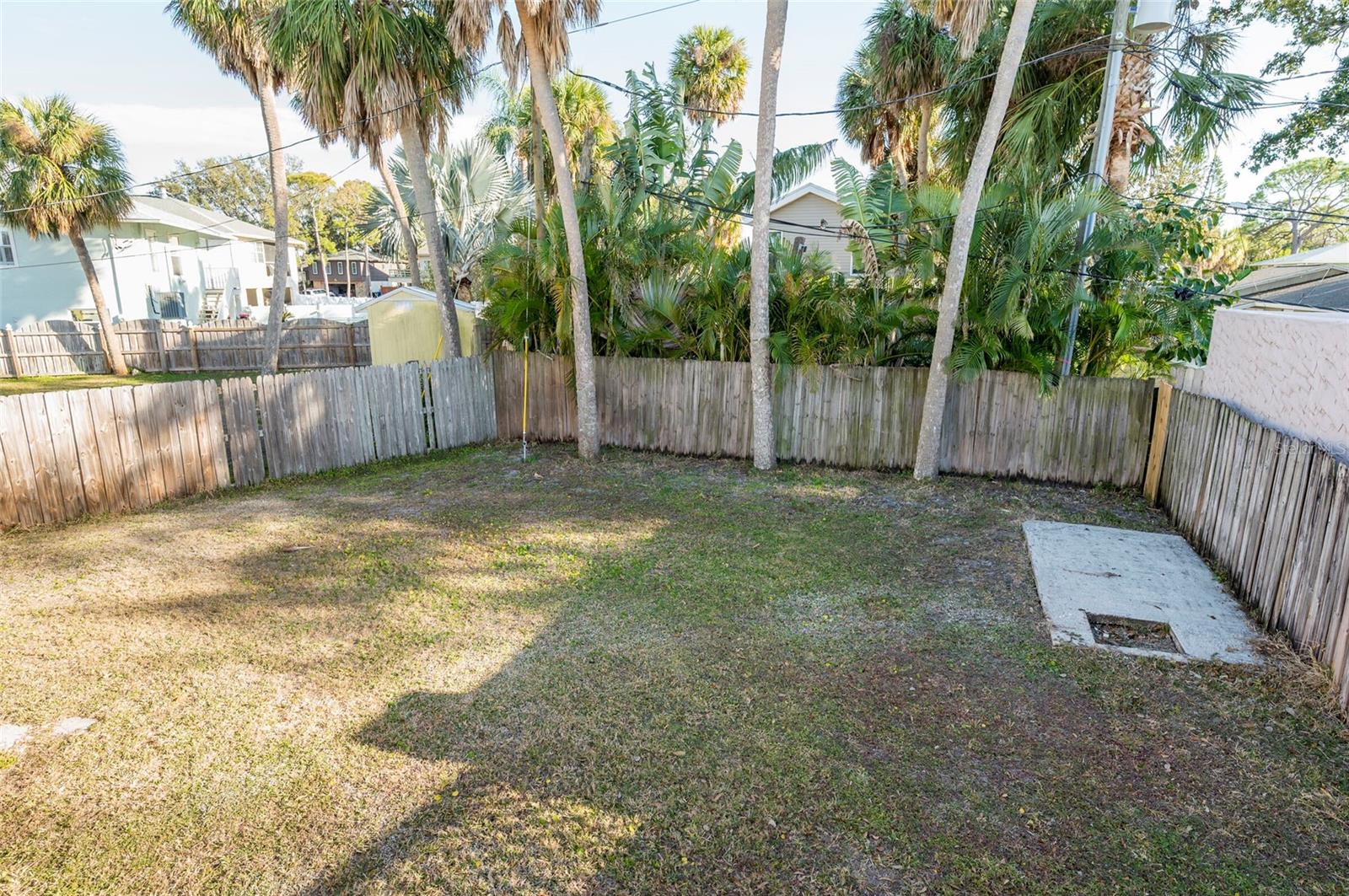 Listing photo id 31 for 1870 Nebraska Avenue Ne