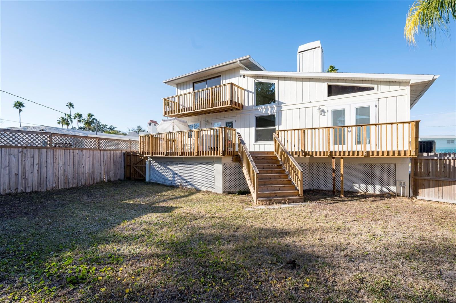 Listing photo id 32 for 1870 Nebraska Avenue Ne