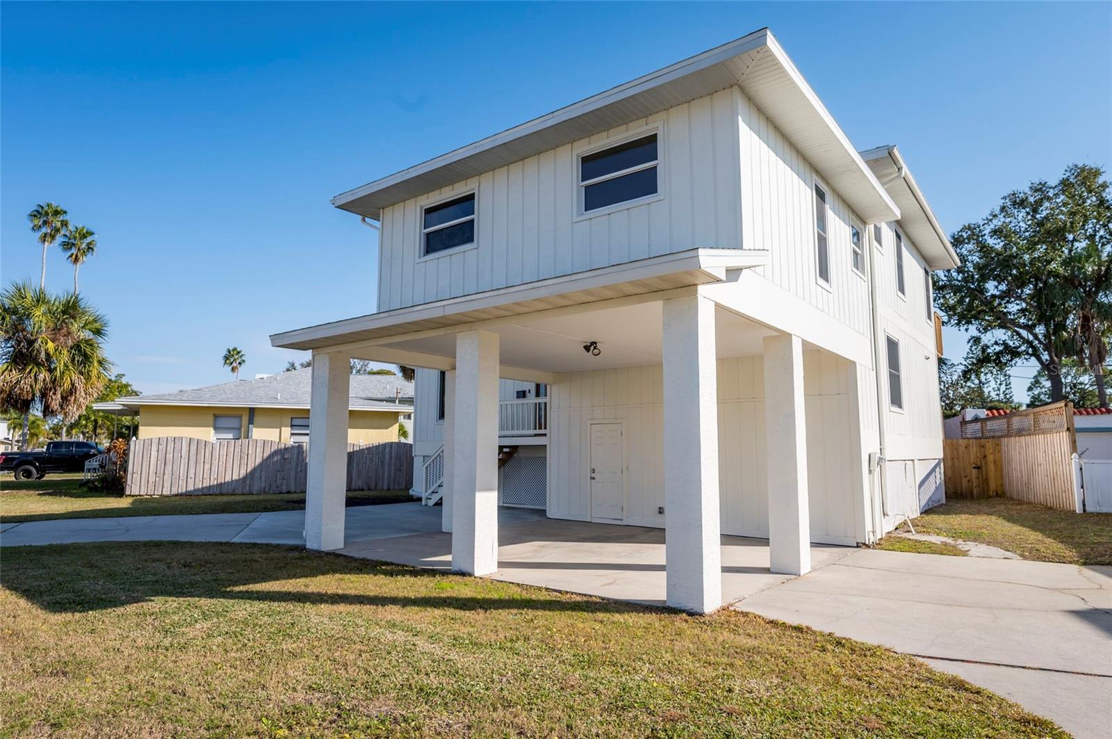 Listing photo id 35 for 1870 Nebraska Avenue Ne