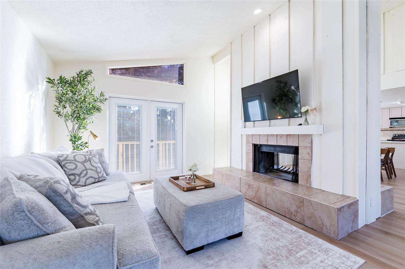 Listing photo id 6 for 1870 Nebraska Avenue Ne