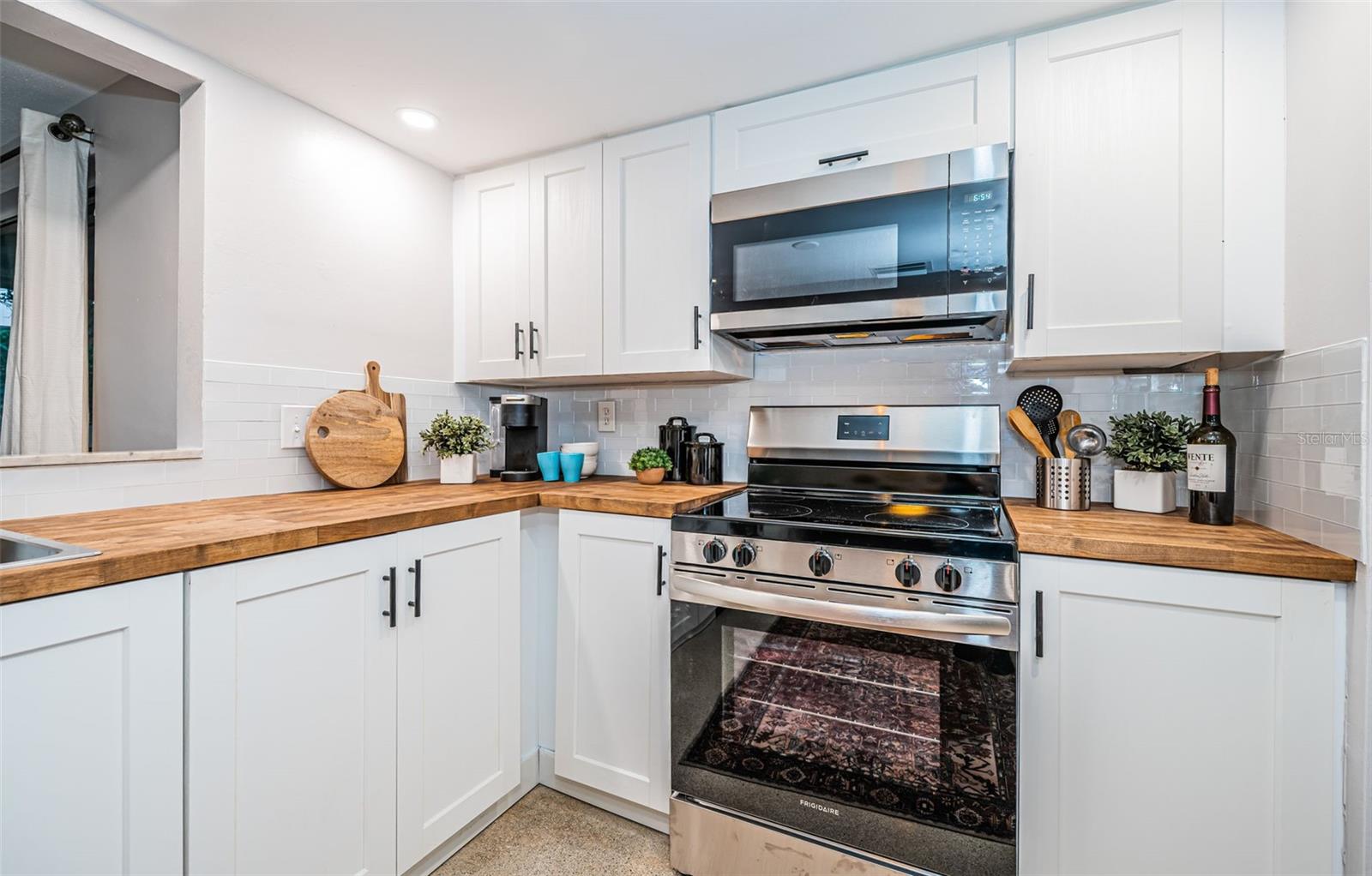 Image 17 of 45 For 12904 College Hill Drive